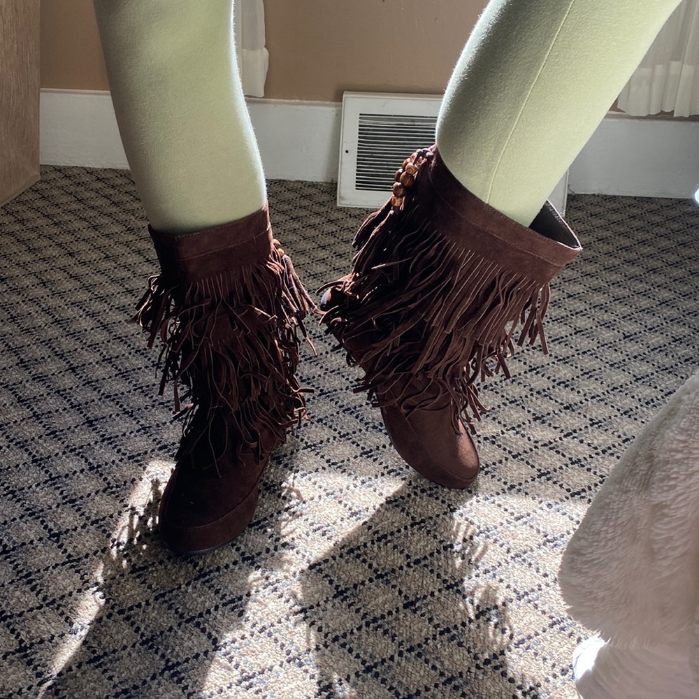 NWOT Brown fringe boots 🥾